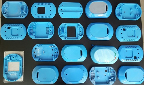 распечатанные корпуса из голубого pla пластика.jpg